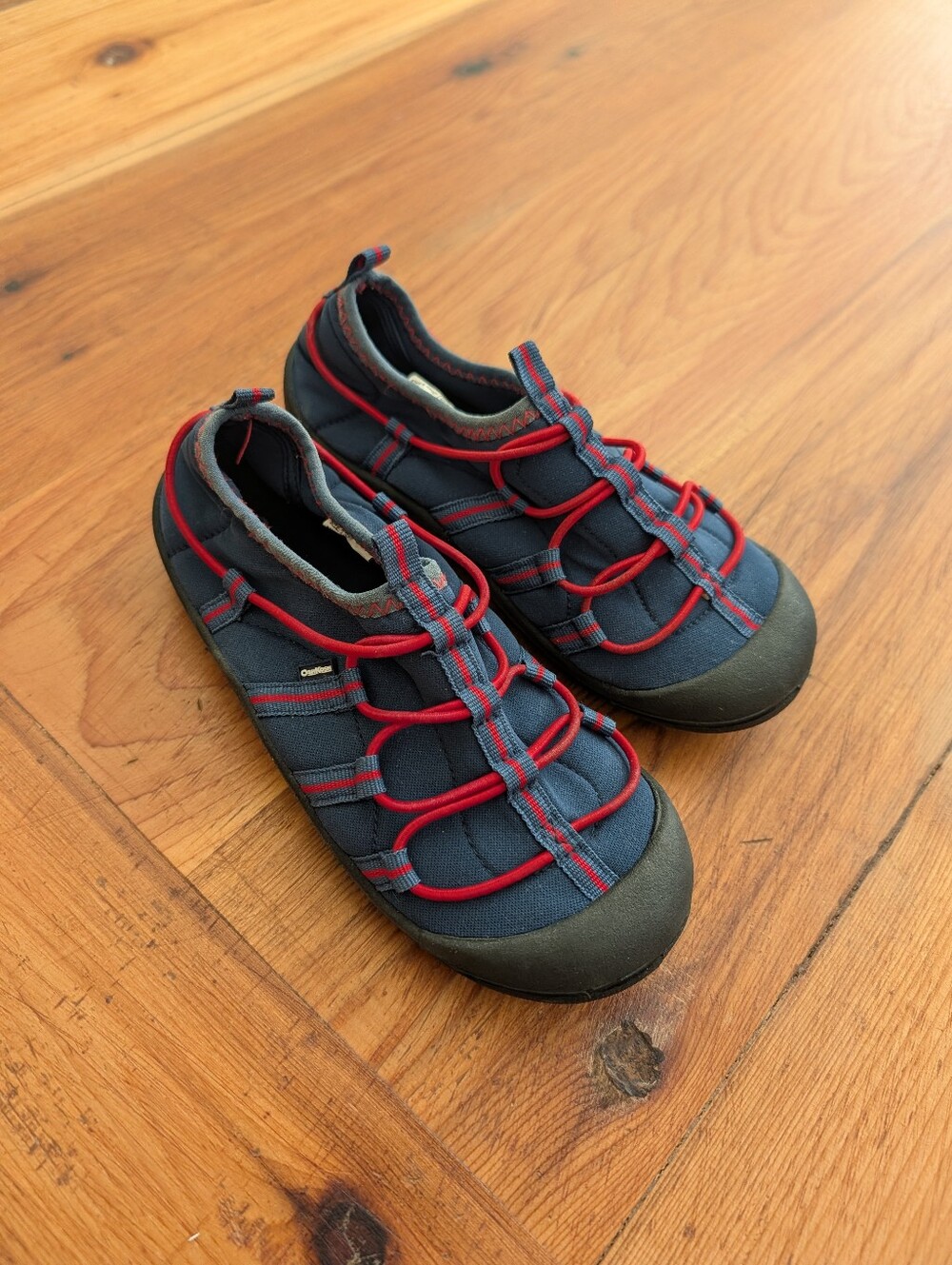5/$10 OshKosh B'gosh Navy with Red Trim Kids Water Shoes